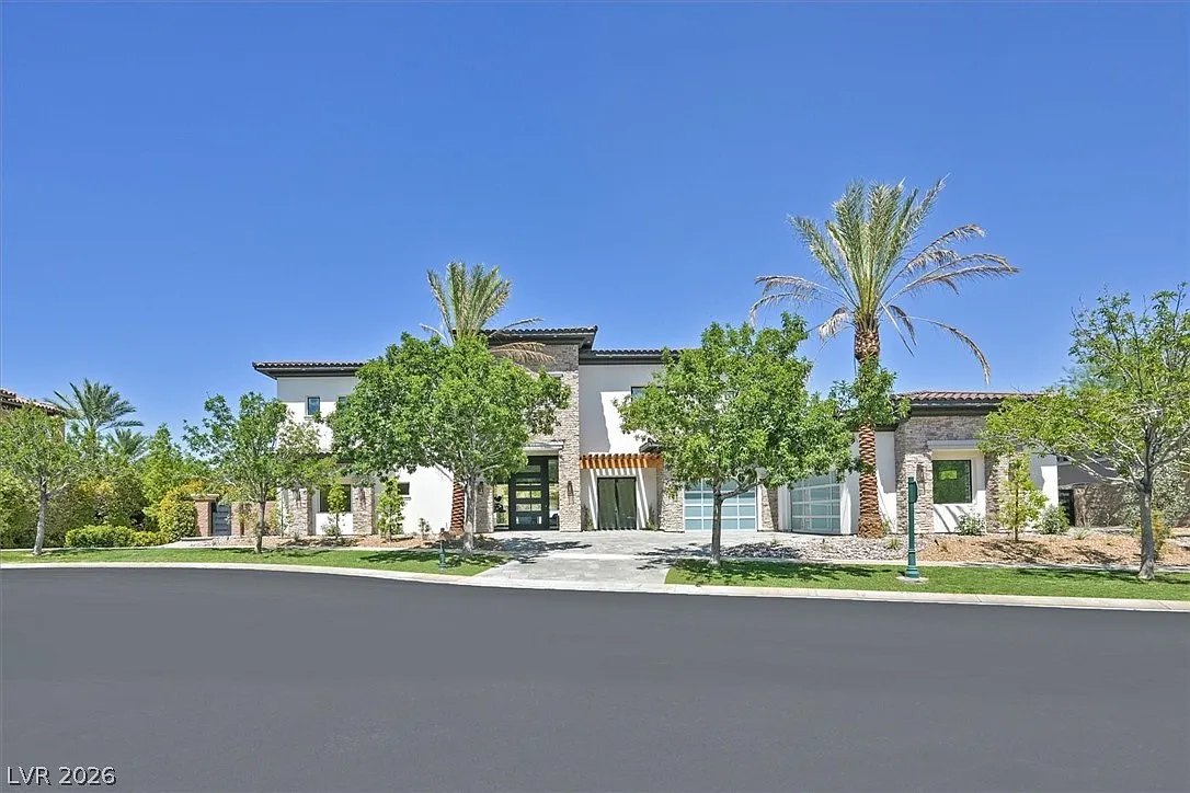 4 bed, 7.0 bath, 7211 sqft, $24,000 — Photo 2