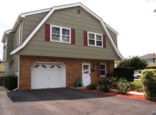 11 Ivy Ln, Wallington, NJ 07057