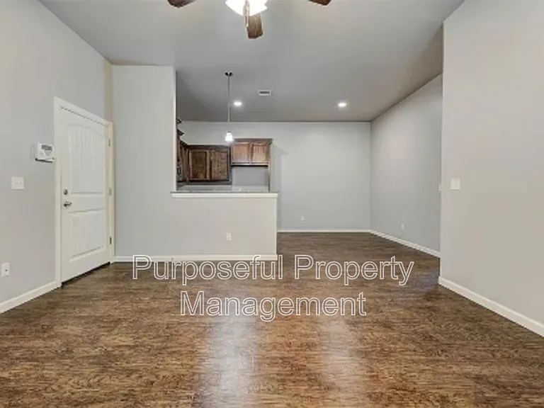 4313 Edinburg Way — Photo 7