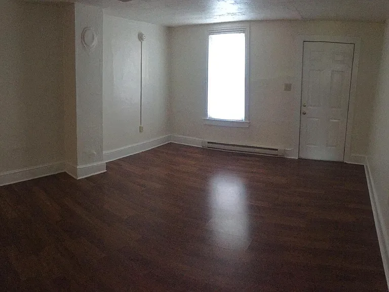 425 Virginia Ave — Photo 2