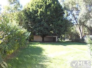 1263 Merry Rd, Waterford, MI 48328