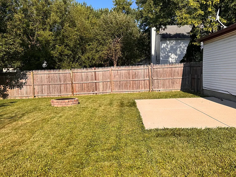 1201 Clement Dr — Photo 2