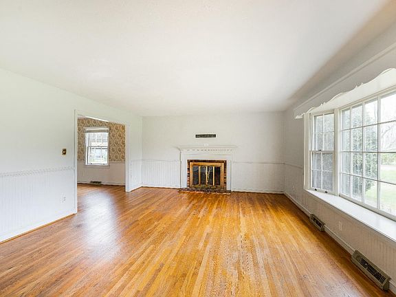 5th image of 733 Oakville Rd
