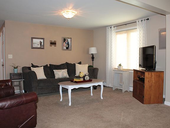 4th image of 1810 Longyear Ave