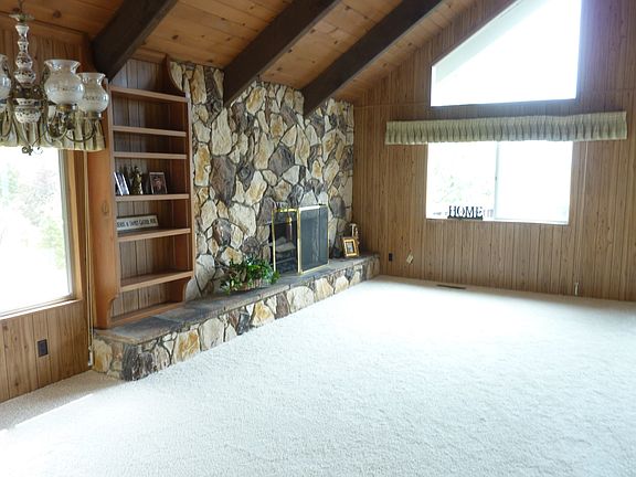 3rd image of 1279 Glacier Dr