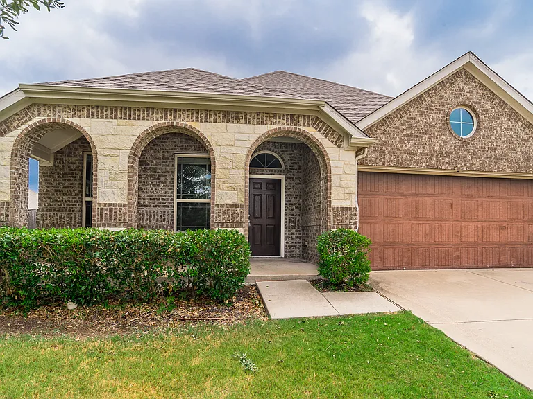122 Eagle Feather Dr — Photo 2