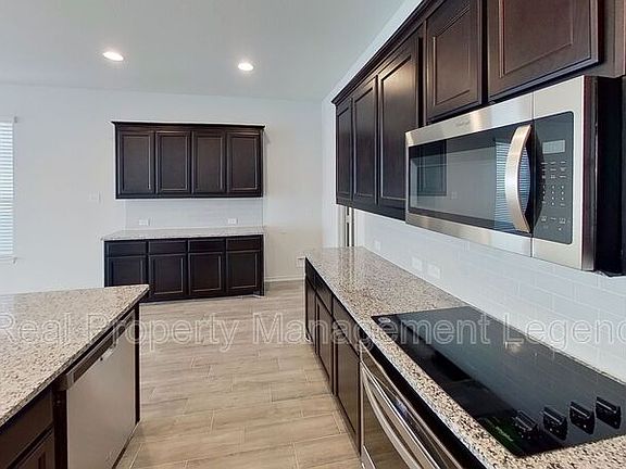 5th image of 8998 Fair Oaks Dr