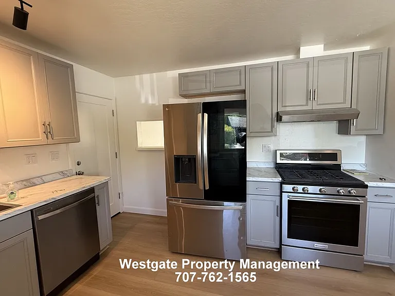 1340 Ramona Ln — Photo 17