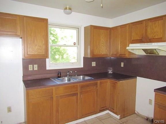 3rd image of 230 Garfield Ave