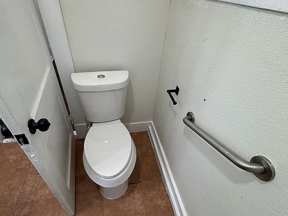 4th image of 878 Granville Dr