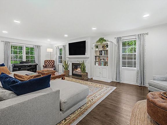 5th image of 322 Greenwood Ave