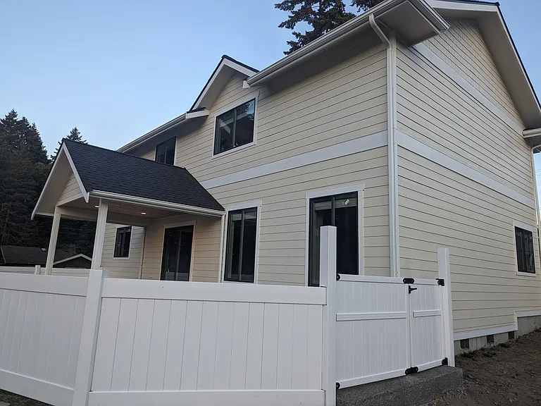 309 Lake Louise Dr SW — Photo 2