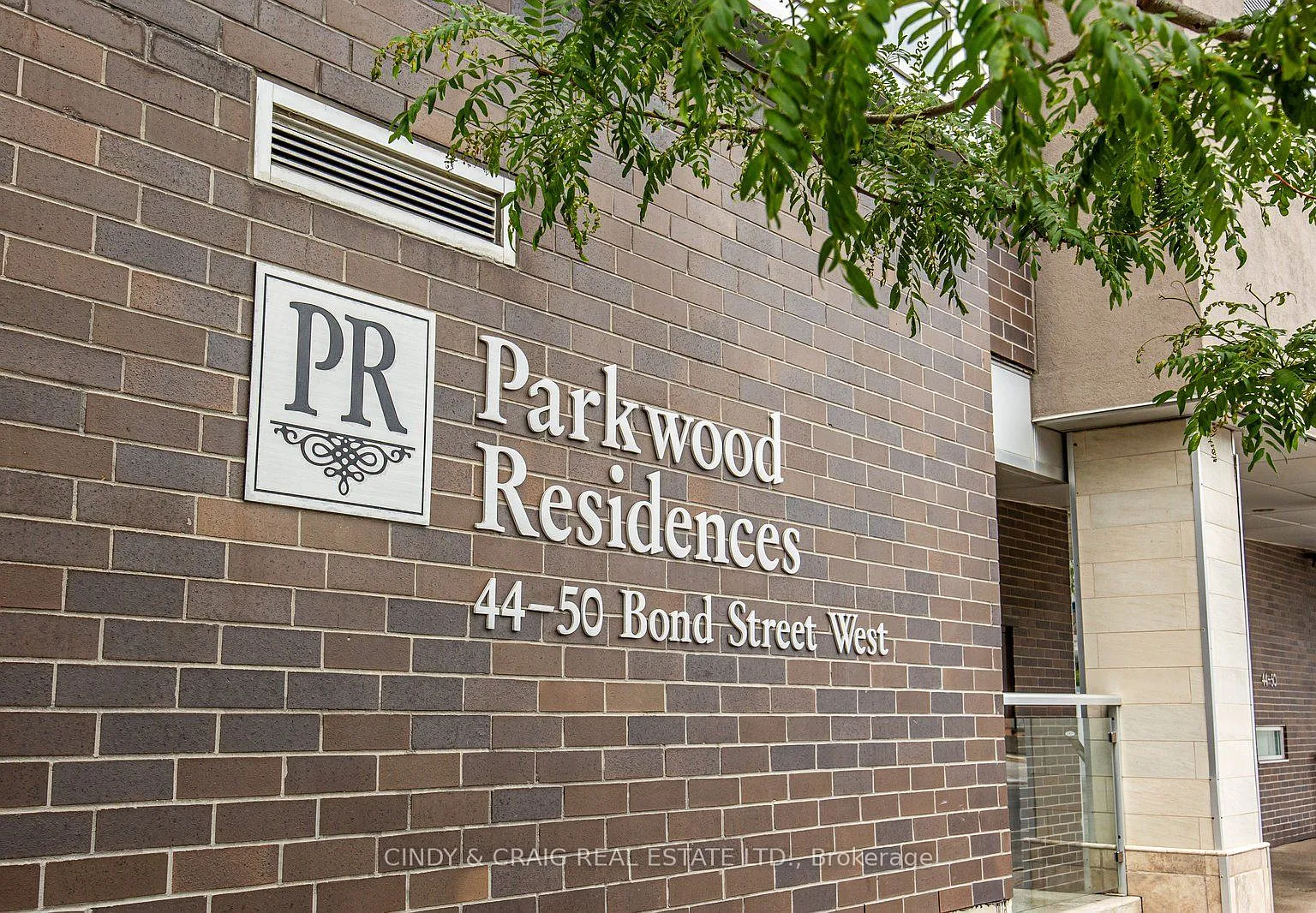 3 bed, $2,400 — Photo 2
