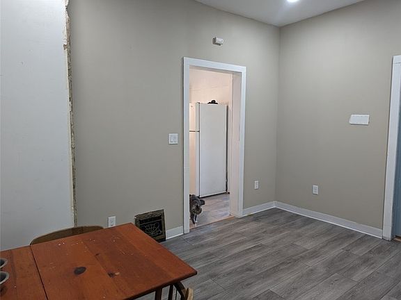5th image of 2547 Des Moines St