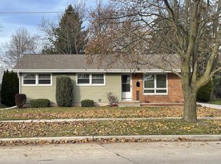 1012 Magnolia Ave, Manitowoc, WI 54220