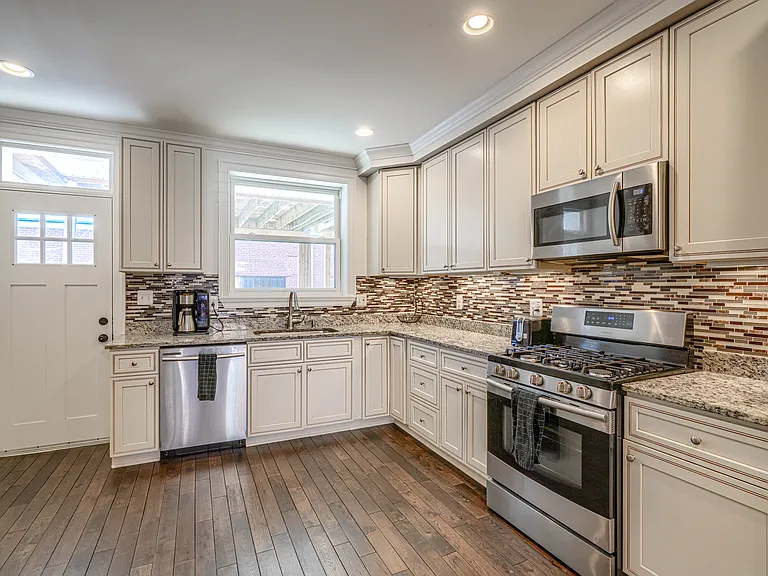 631 S Eaton St — Photo 5