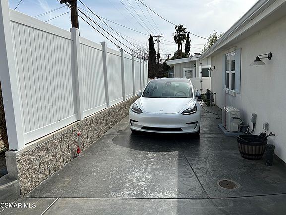 3rd image of 2470 Los Feliz Dr #B