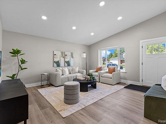 3rd image of 50192 Salisbury Dr