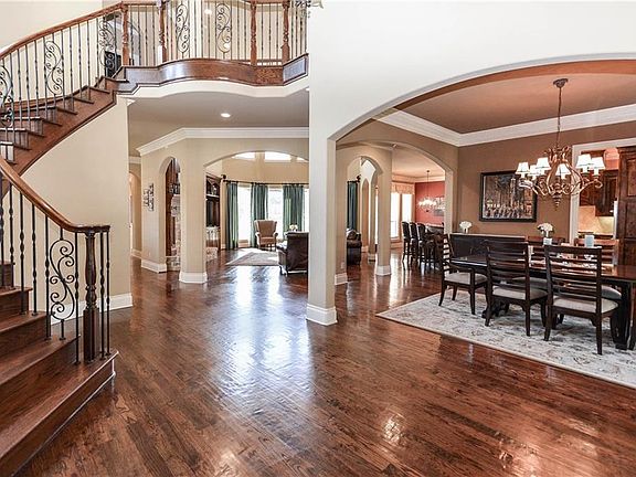 4th image of 1304 Overland Dr