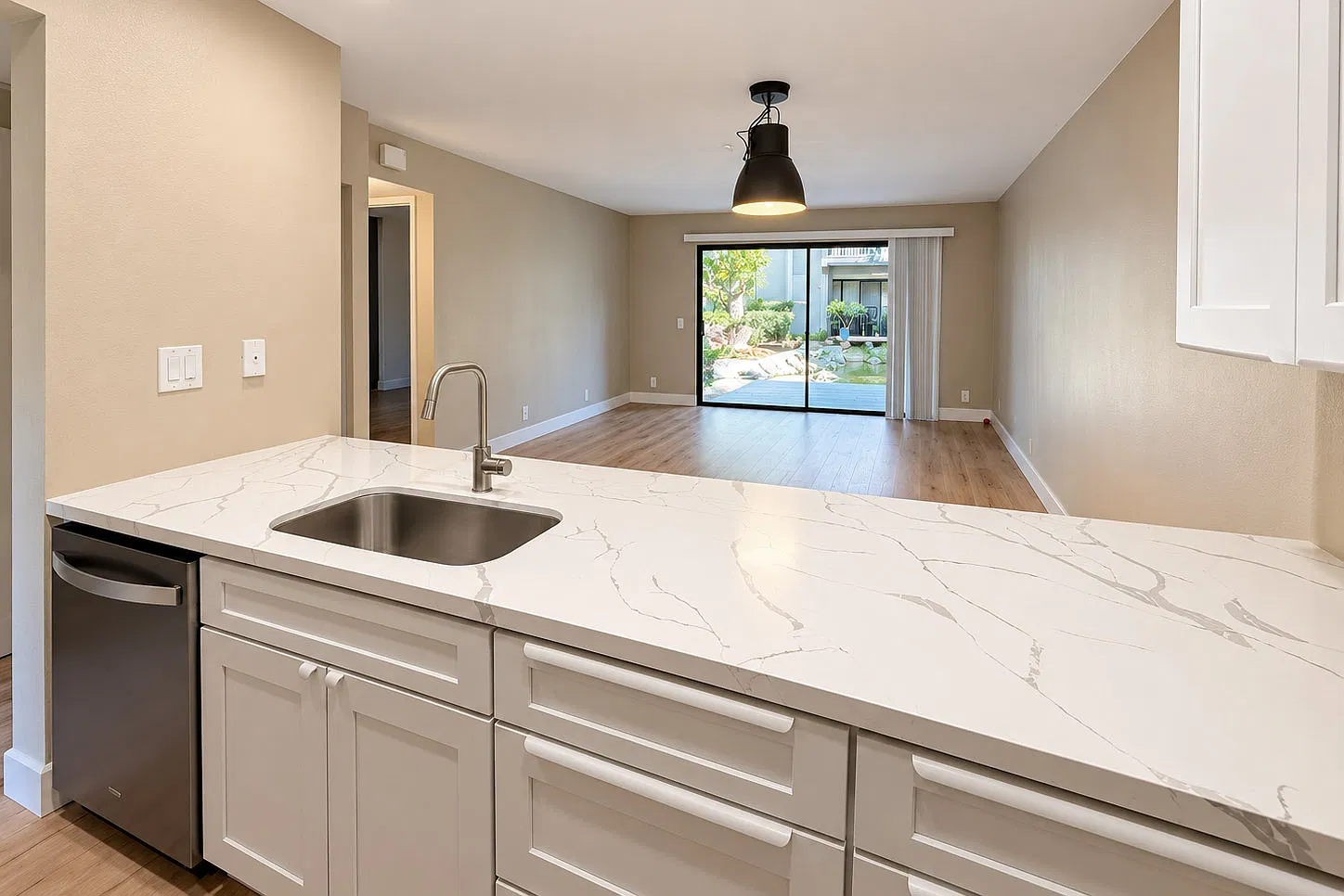 2 bed, 930 sqft, $3,000 — Photo 4