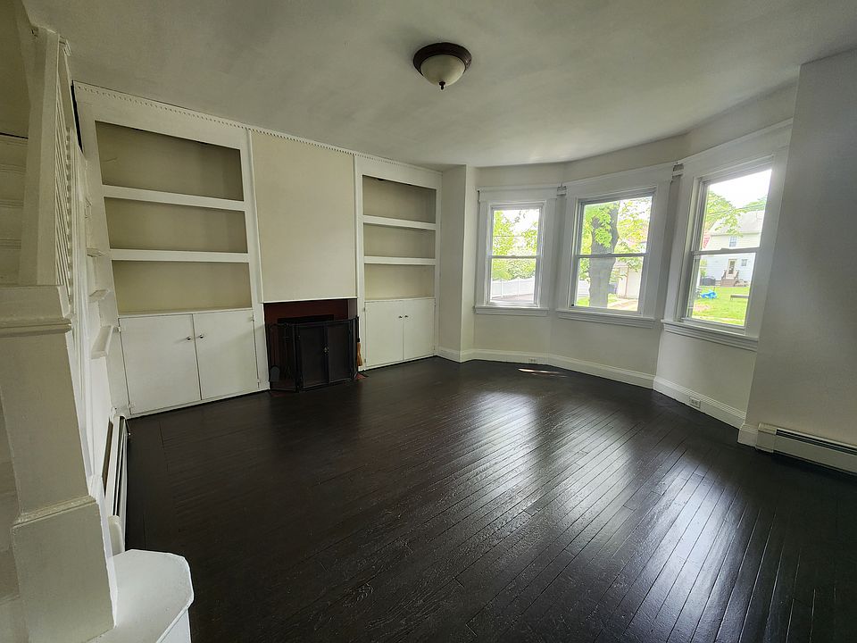 1st image of 48 Waverly Ter Floor 1