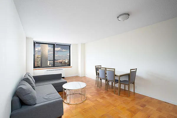 Rented by R New York | media 12