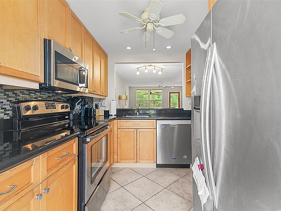 3rd image of 4025 N Federal Hwy APT 224C