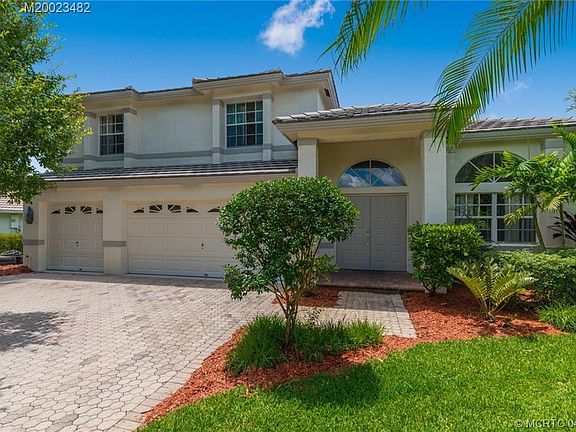 3rd image of 2752 SW Glenmoor Way
