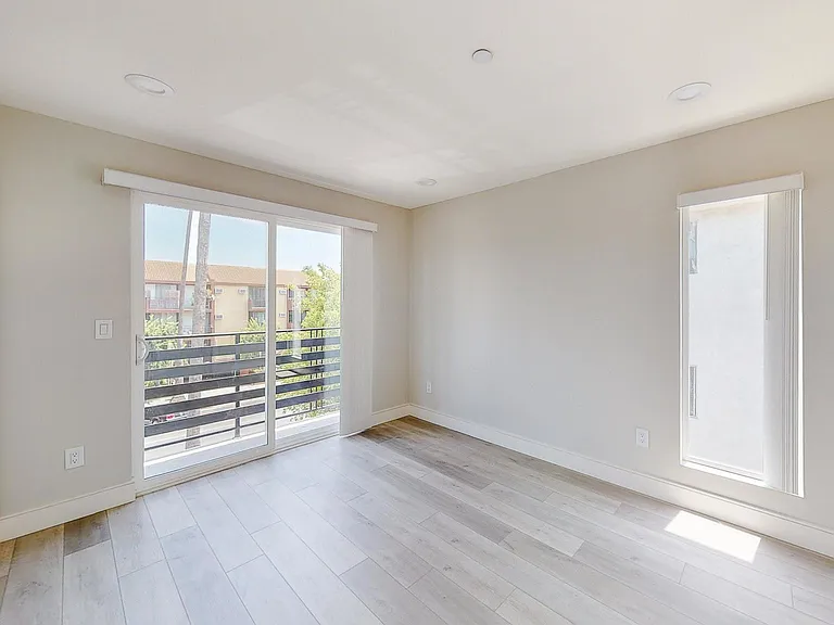 953 1/2 N Mariposa Ave #1/2 — Photo 23