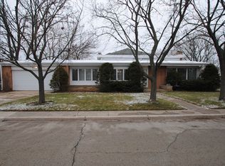 4150 W Chase Ave, Lincolnwood, IL 60712