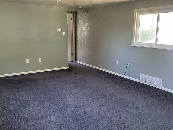 5th image of 687 Cornell Dr