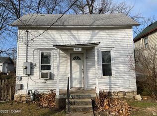 507 E 6th St, Carthage, MO 64836