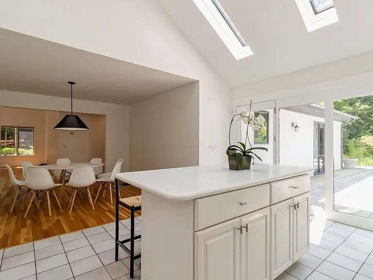 8 Bay Woods Dr — Photo 9