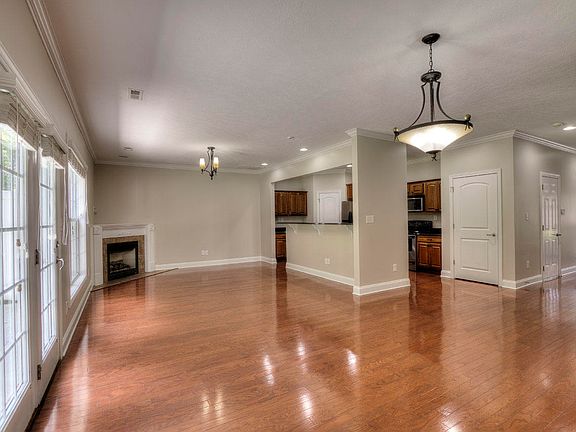 4th image of 745 Yorkland Way