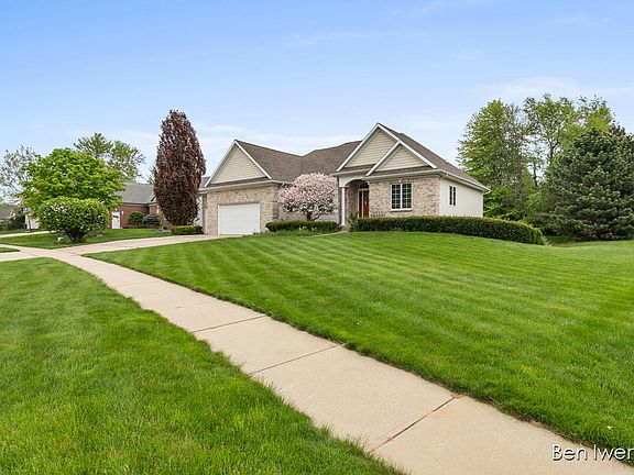 3rd image of 7438 Whistlewood Dr SW