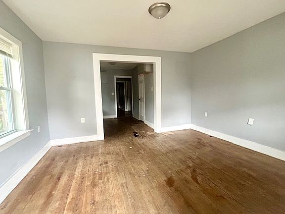 2nd image of 1853 N Dexter St #1