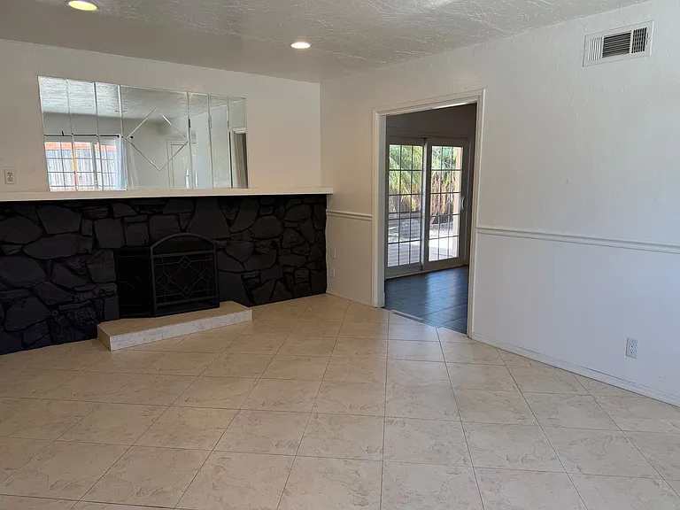343 Sunrise St — Photo 2