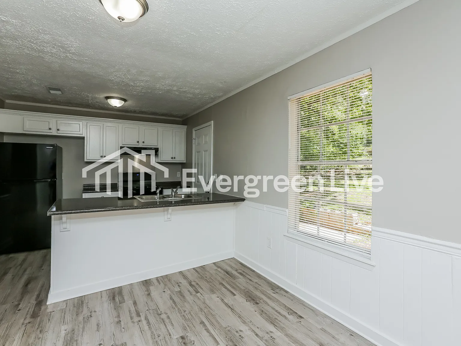 4 bed, 2.0 bath, 1505 sqft, $1,395 — Photo 4