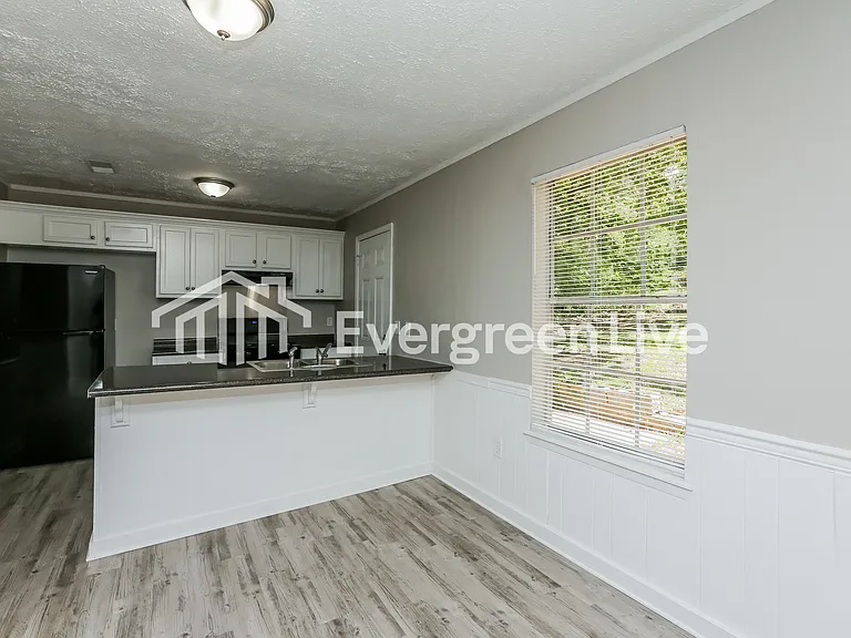 2124 Thousand Oaks Dr — Photo 4