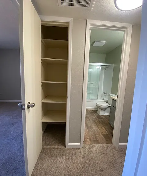 Lincoln Village Apartments — Photo 38