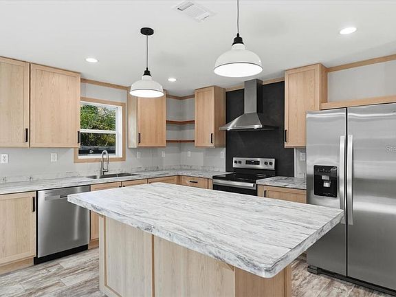 3rd image of 5843 Ashen Ave