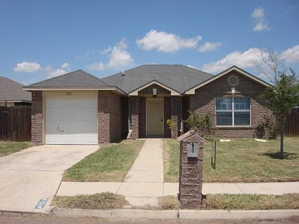 1st image of 305 Poinsettia Cir