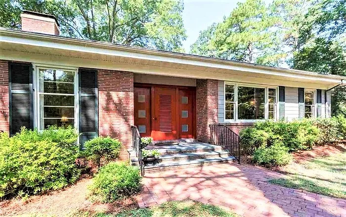 1020 Anderson St — Photo 3