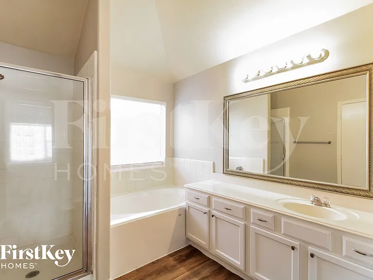 21554 Kings Bend Dr — Photo 12