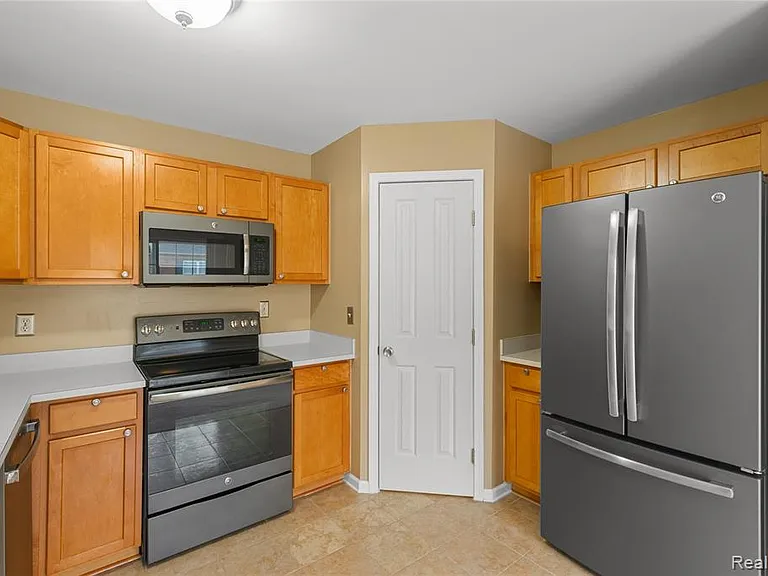 47408 Pembroke Dr — Photo 12