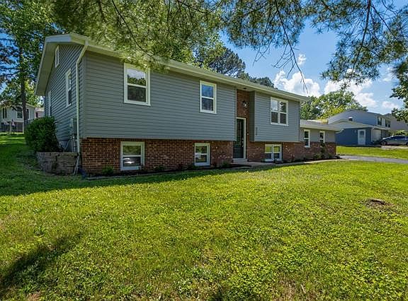 3rd image of 808 N Suncrest Dr