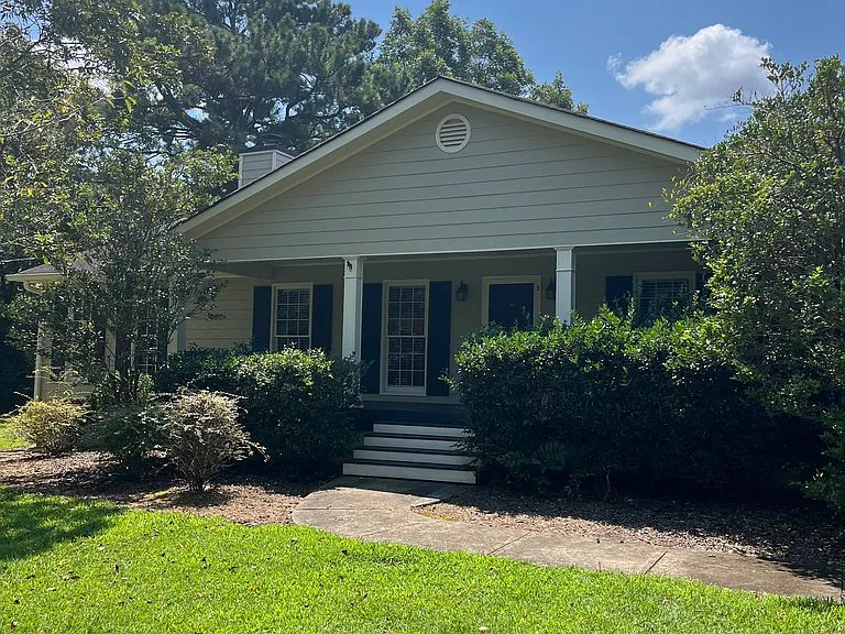 1090 Eugene Ln — Photo 1