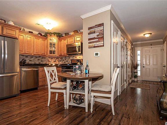 3rd image of 604 Sara Cir