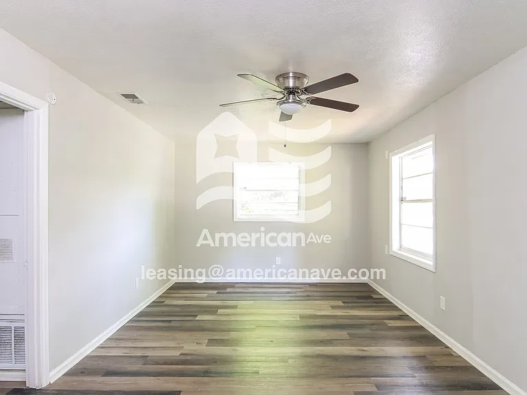 1362752_003_living_room_3.jpg