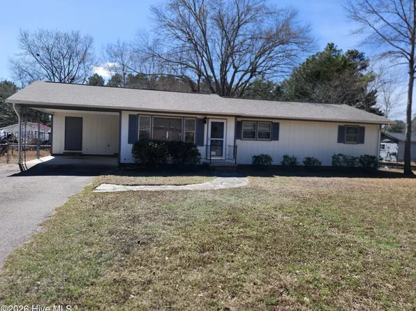 203 6th St, Aberdeen, NC 28315